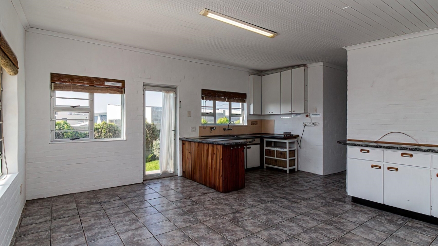 4 Bedroom Property for Sale in De Kelders Western Cape
